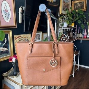 Michael Kors Jet Set Medium Saffiano Leather Pocket Tote Bag